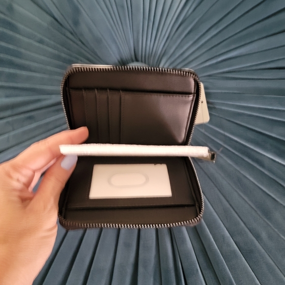 Disney loungefly cruella wallet - Picture 3 of 8